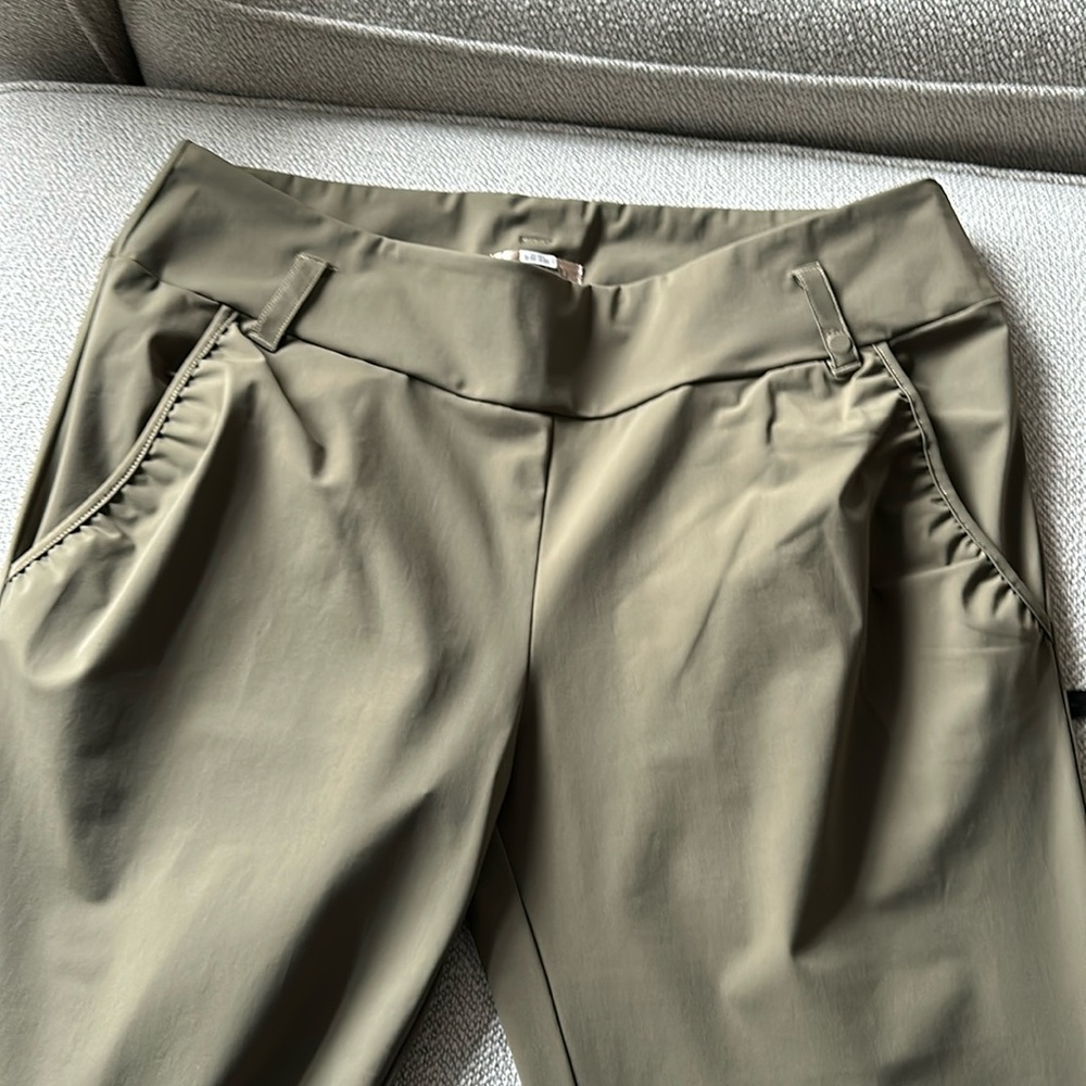 Women’s golf pants